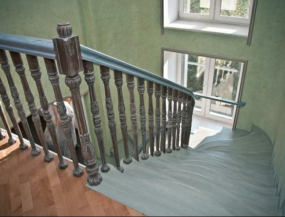 С-образная на металлокаркасе