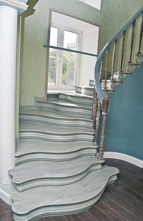 С-образная на металлокаркасе