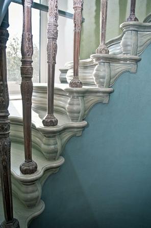 С-образная на металлокаркасе