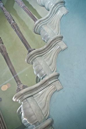 С-образная на металлокаркасе