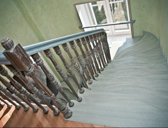 С-образная на металлокаркасе