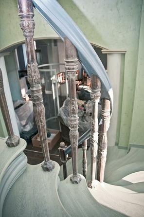 С-образная на металлокаркасе