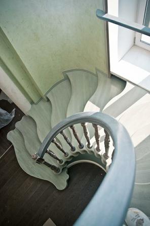 С-образная на металлокаркасе