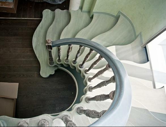 С-образная на металлокаркасе